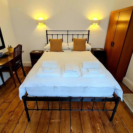 Newberry Wood Guesthouse Илфракомб Екстериор снимка