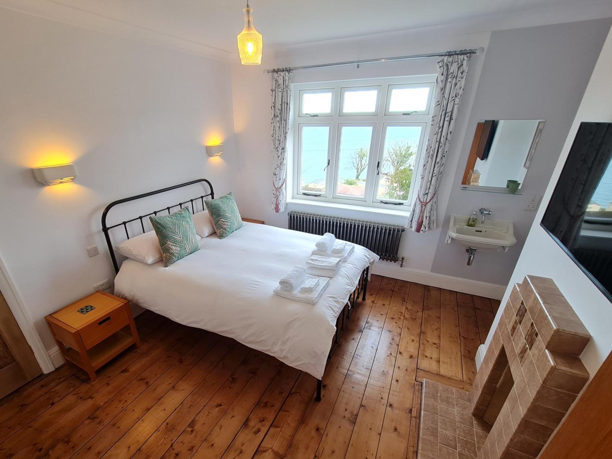 Newberry Wood Guesthouse Илфракомб Екстериор снимка